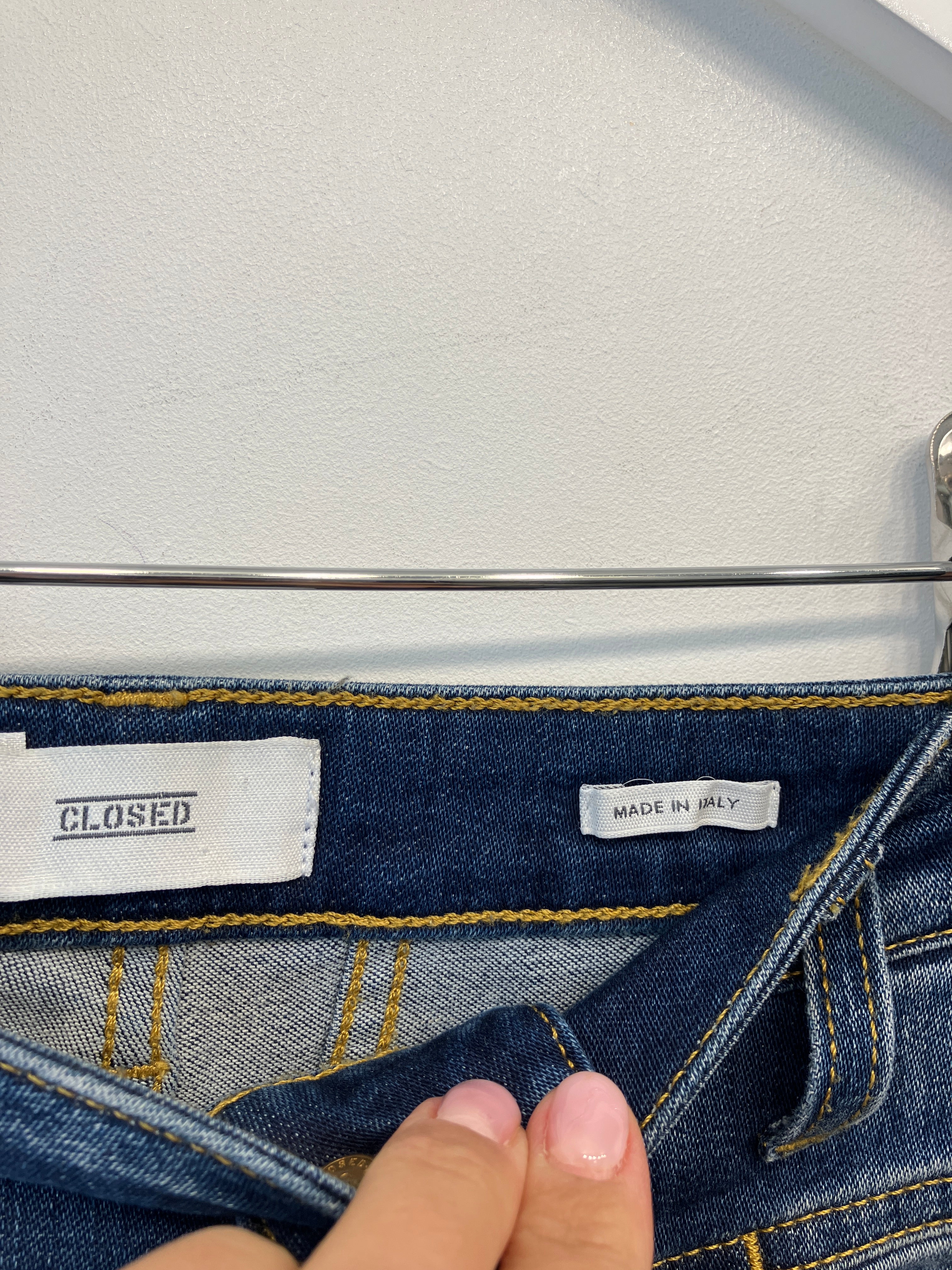 Closed Cowboyjeans